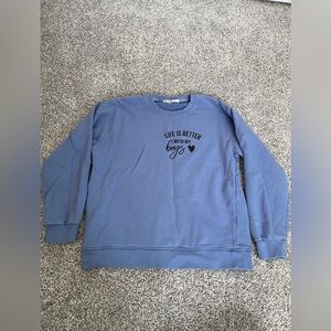 Women’s sweater, size medium